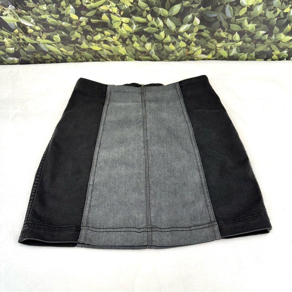 {Free People} Two-Tone Retro Colorblock Denim Highwaist Mini Skirt (Size 6)
